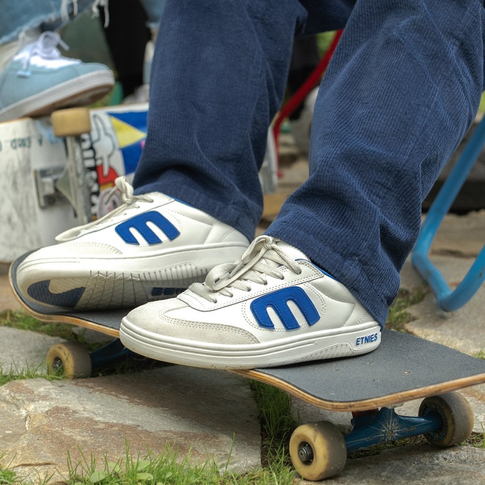 Locut - White/Blue