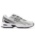 U740 - Wht/Blk Cmnt